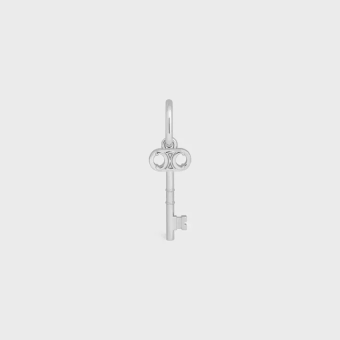 Berlock Triomphe Key i mässing med rodiumfinish Berlock Triomphe Key i mässing med rodiumfinish