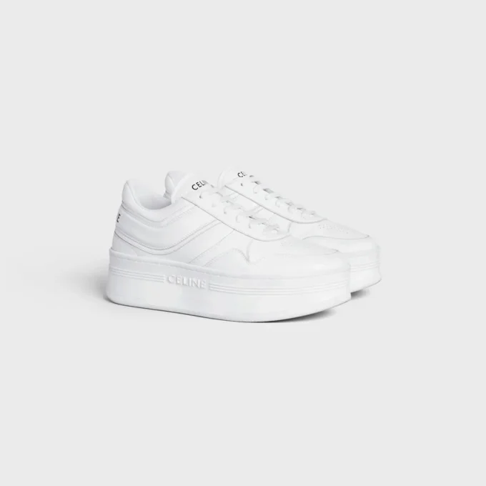 Blockiga sneakers med kilklack i kalvskinn Blockiga sneakers med kilklack i kalvskinn
