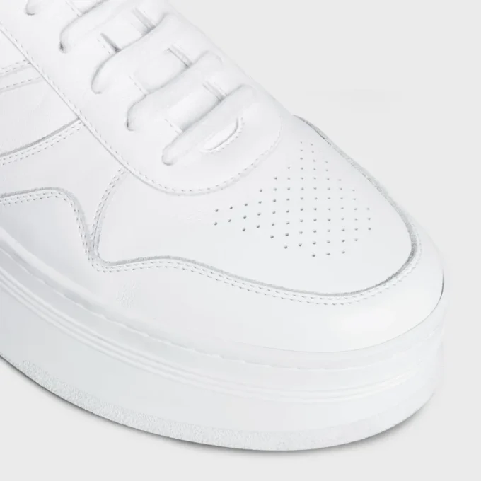 Blockiga sneakers med kilklack i kalvskinn Blockiga sneakers med kilklack i kalvskinn