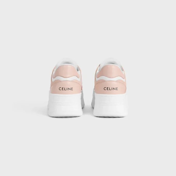 Blockklackad sneaker i kalvskinn och mocka Blockklackad sneaker i kalvskinn och mocka