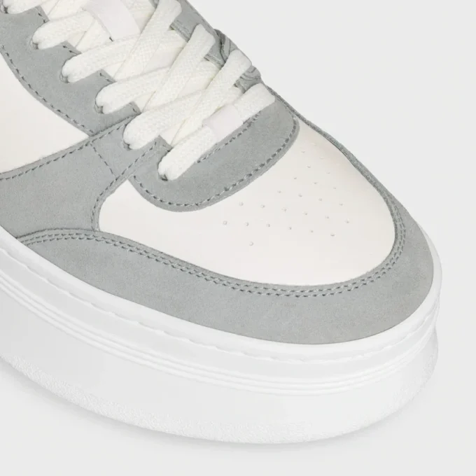 Blockklackad sneaker i kalvskinn och mocka Blockklackad sneaker i kalvskinn och mocka