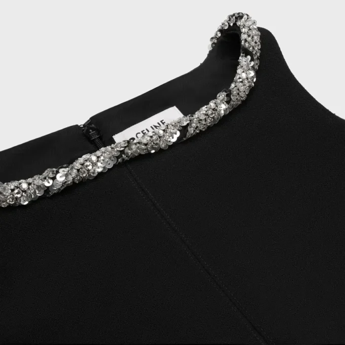 Broderad klänning i dubbel ullkrepp