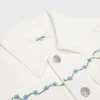 Broderad truckerjacka i råtvättad vit denim Broderad truckerjacka i råtvättad vit denim