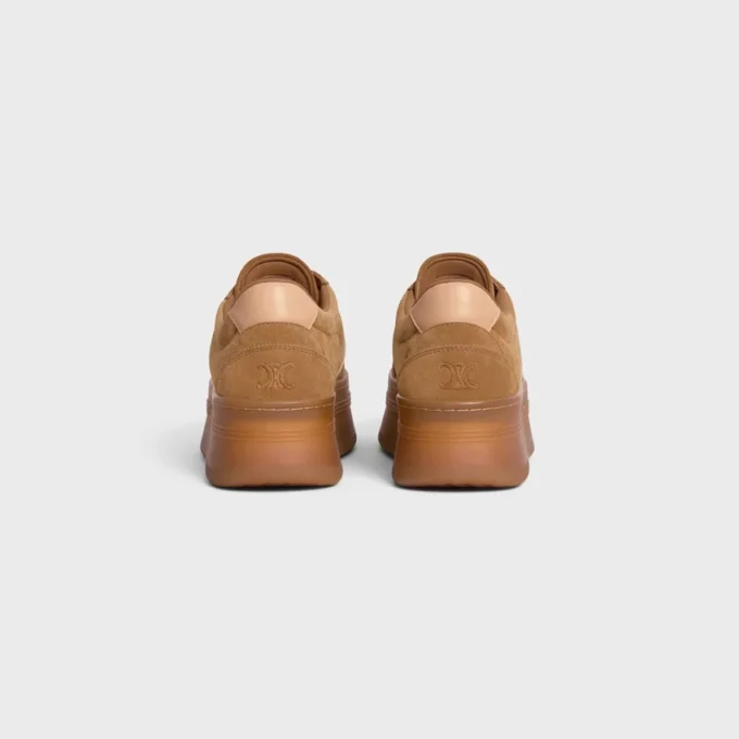 CELINE – Block-sneakers med Triomphe-bakstycke och kilklack i mocka och kalvskinn CELINE – Block-sneakers med Triomphe-bakstycke och kilklack i mocka och kalvskinn