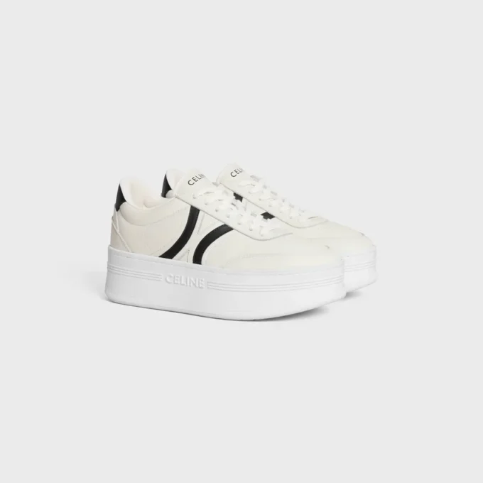 CELINE – Block-sneakers med Triomphe-mönster baktill och kilklack i kalvskinn CELINE – Block-sneakers med Triomphe-mönster baktill och kilklack i kalvskinn