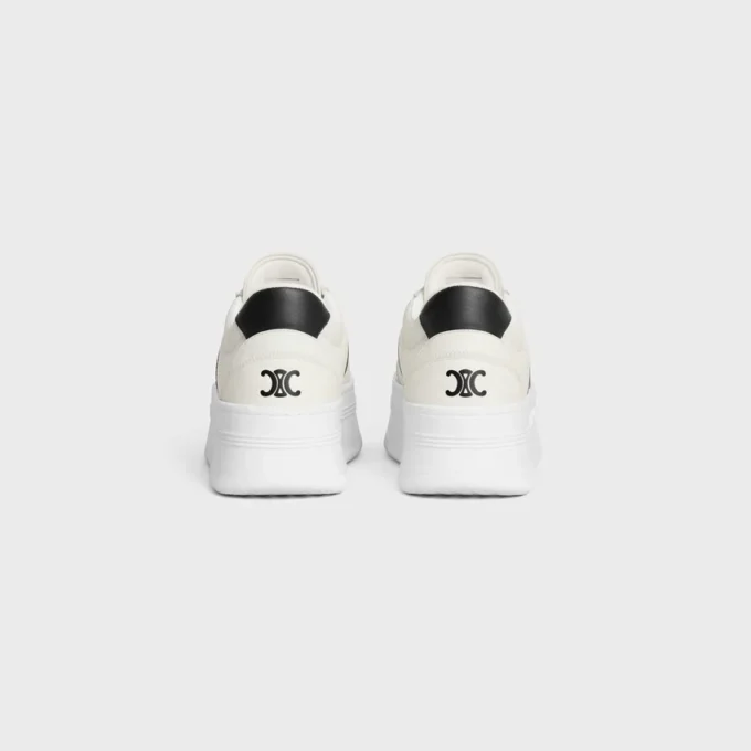CELINE – Block-sneakers med Triomphe-mönster baktill och kilklack i kalvskinn CELINE – Block-sneakers med Triomphe-mönster baktill och kilklack i kalvskinn