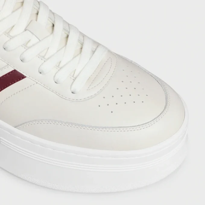 CELINE – Block-sneakers med Triomphe-mönster baktill och kilklack i kalvskinn CELINE – Block-sneakers med Triomphe-mönster baktill och kilklack i kalvskinn