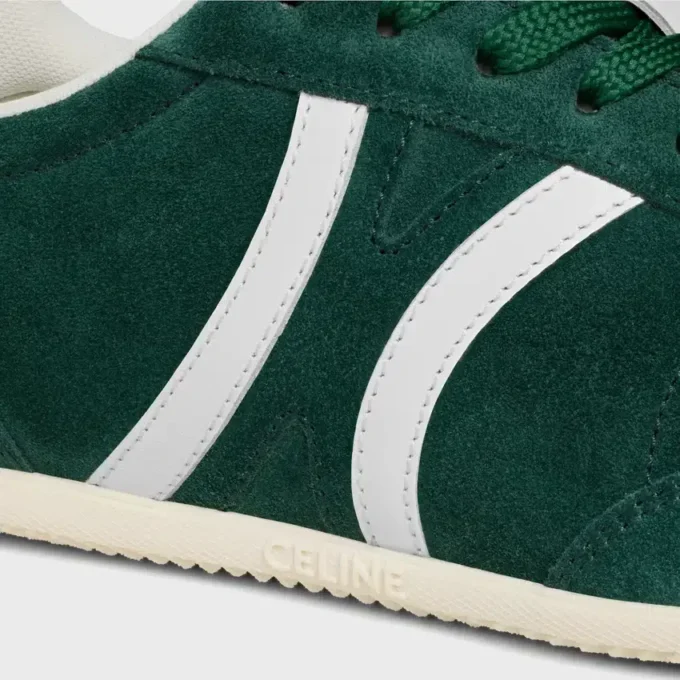 CELINE Jogger Low snörningssneaker med Triomphe i mocka och kalvskinn CELINE Jogger Low snörningssneaker med Triomphe i mocka och kalvskinn