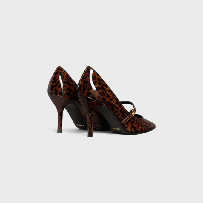 CELINE Judy Strappy Pump i leopardmönstrat lackat kalvskinn CELINE Judy Strappy Pump i leopardmönstrat lackat kalvskinn