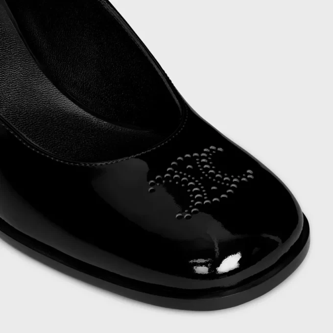 CELINE Lily Perforated Triomphe Babies i lackat kalvskinn CELINE Lily Perforated Triomphe Babies i lackat kalvskinn