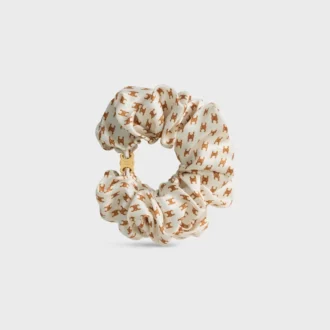CELINE Mini Triomphe Scrunchy i siden och mässing med guldfinish