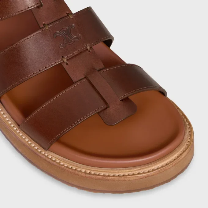 CELINE Tippi-sandal i kalvskinn – vegetabiliskt garvat CELINE Tippi-sandal i kalvskinn – vegetabiliskt garvat