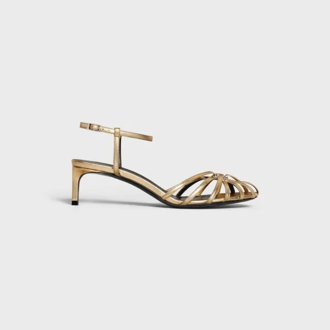 CELINE Triomphe-sandal i laminerat lammskinn CELINE Triomphe-sandal i laminerat lammskinn