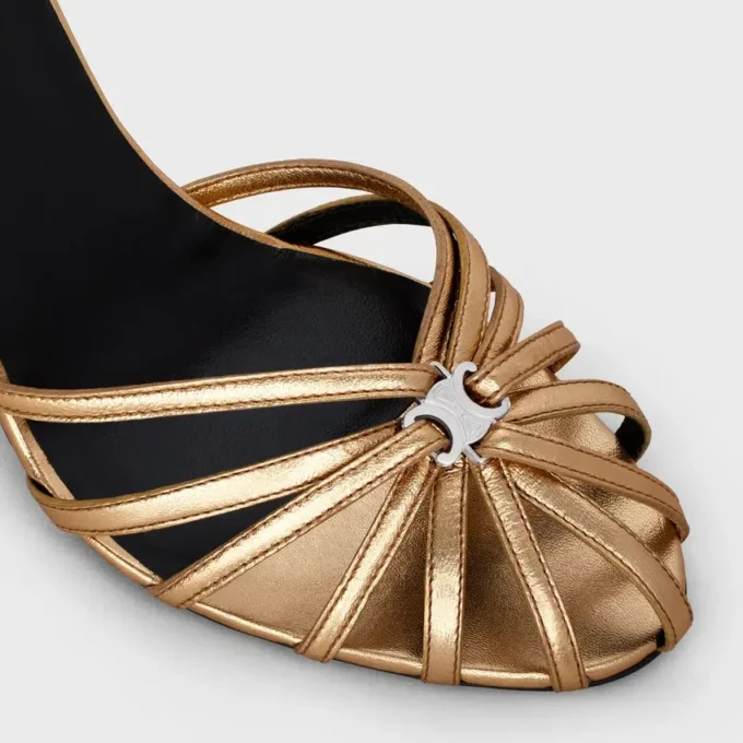 CELINE Triomphe-sandal i laminerat lammskinn