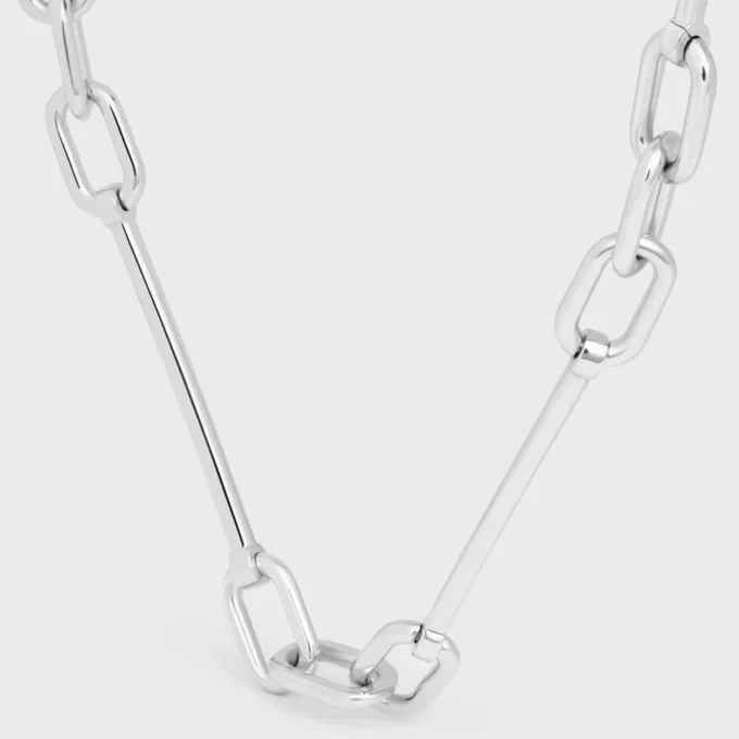 Charmhalsband i mässing med rodiumfinish Charmhalsband i mässing med rodiumfinish