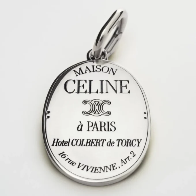 Charms CELINE-medalj i mässing med rodiumfinish