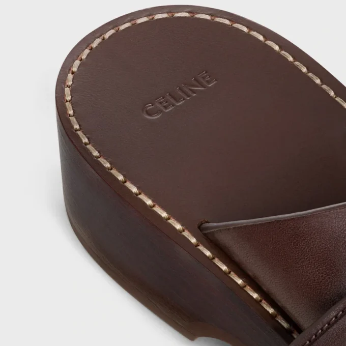 Cleo – Sandal med dubbla remmar i kalvskinn – vegetabiliskt garvat Cleo – Sandal med dubbla remmar i kalvskinn – vegetabiliskt garvat