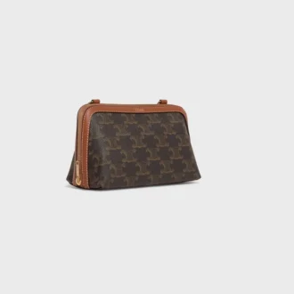 Clutch med kedja i Triomphe Canvas och lammskinn