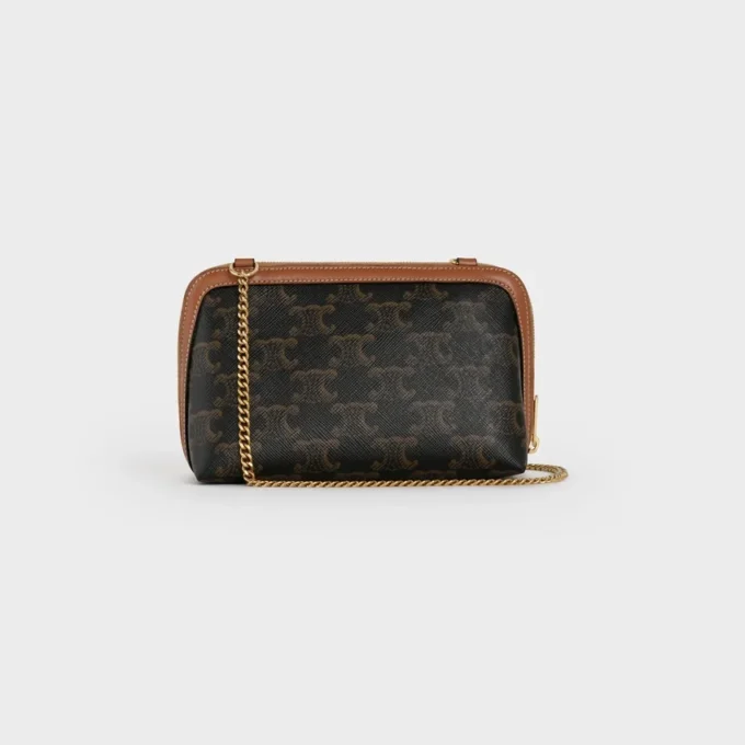 Clutch med kedja i Triomphe Canvas och lammskinn Clutch med kedja i Triomphe Canvas och lammskinn
