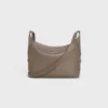 Crossbody-väska Harry i kornat kalvskinn