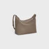 Crossbody-väska Harry i kornat kalvskinn