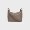 Crossbody-väska Harry i kornat kalvskinn