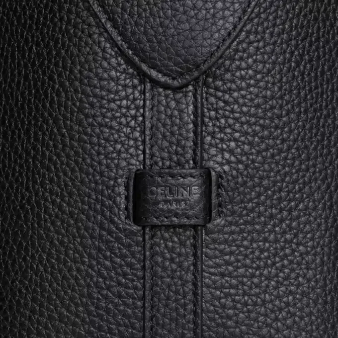 Crossbody-väska Harry i kornat kalvskinn Crossbody-väska Harry i kornat kalvskinn