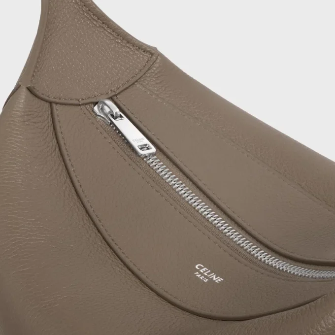 Crossbody-väska Harry i kornat kalvskinn