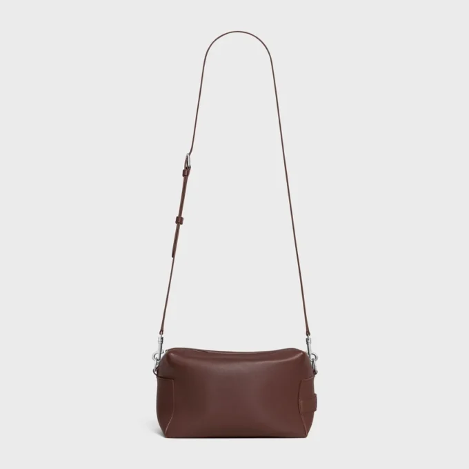 Crossbody-väska Take Away i slätt kalvskinn