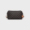 Crossbody-väska Take Away i Triomphe Canvas och kalvskinn Crossbody-väska Take Away i Triomphe Canvas och kalvskinn