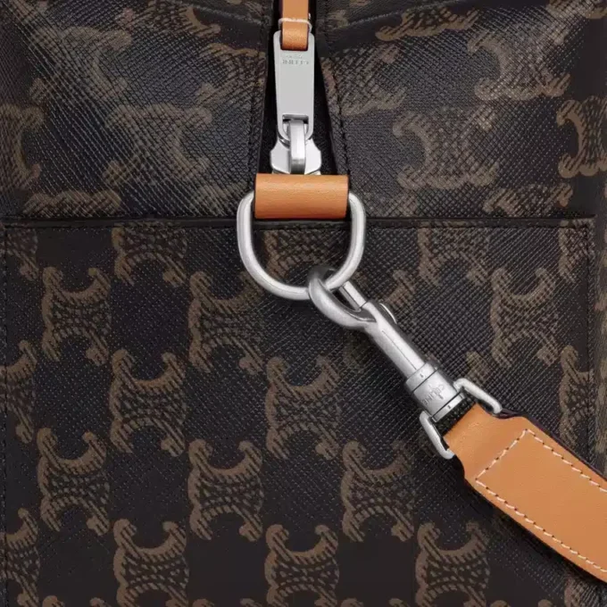 Crossbody-väska Take Away i Triomphe Canvas och kalvskinn Crossbody-väska Take Away i Triomphe Canvas och kalvskinn