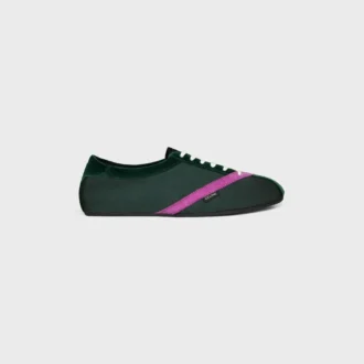 De platta sneakersen i grosgrain, sammet, kalvskinn och lammskinn