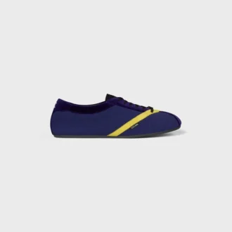 De platta sneakersen i grosgrain, sammet, kalvskinn och lammskinn