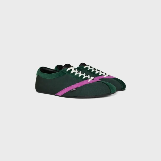 De platta sneakersen i grosgrain, sammet, kalvskinn och lammskinn De platta sneakersen i grosgrain, sammet, kalvskinn och lammskinn