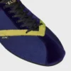 De platta sneakersen i grosgrain, sammet, kalvskinn och lammskinn De platta sneakersen i grosgrain, sammet, kalvskinn och lammskinn