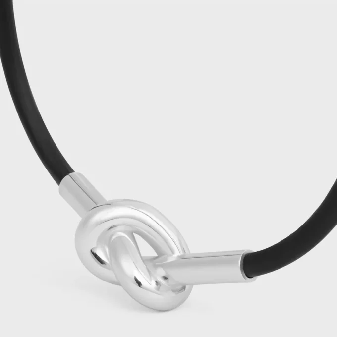 Knutarmband i kalvskinn och mässing med rodiumfinish