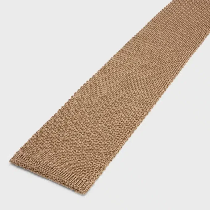 Knytband i silkesstickat