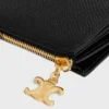 Kompakt plånbok Triomphe Charms i kornat kalvskinn Kompakt plånbok Triomphe Charms i kornat kalvskinn