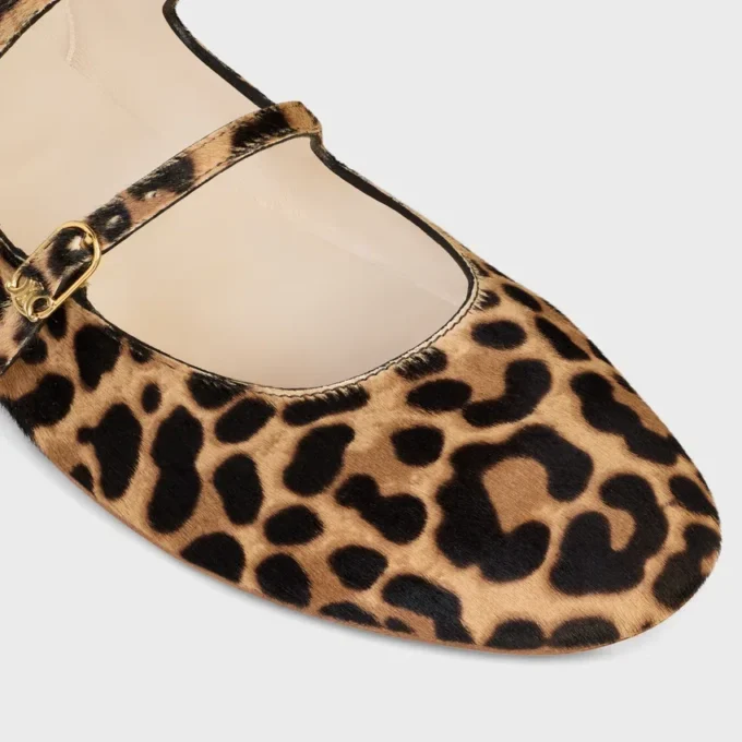 Les Ballerines CELINE Ballerinaskor med dubbla remmar i leopardmönstrat hårigt kalvskinn Les Ballerines CELINE Ballerinaskor med dubbla remmar i leopardmönstrat hårigt kalvskinn