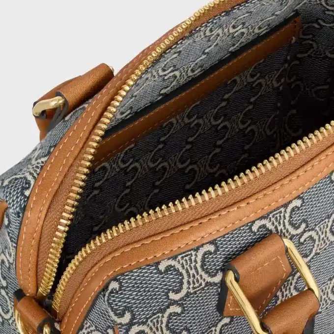 Liten Boston i Triomphe-jacquard och kalvskinn Liten Boston i Triomphe-jacquard och kalvskinn