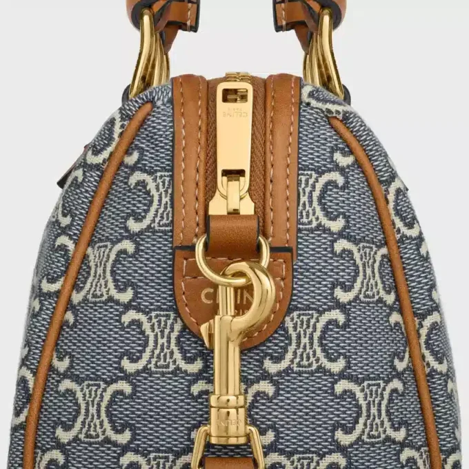 Liten Boston i Triomphe-jacquard och kalvskinn Liten Boston i Triomphe-jacquard och kalvskinn