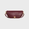 Liten Halfmoon Soft Triomphe i smidigt, glansigt lammskinn Liten Halfmoon Soft Triomphe i smidigt, glansigt lammskinn