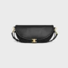 Liten Halfmoon Soft Triomphe i smidigt, glansigt lammskinn Liten Halfmoon Soft Triomphe i smidigt, glansigt lammskinn