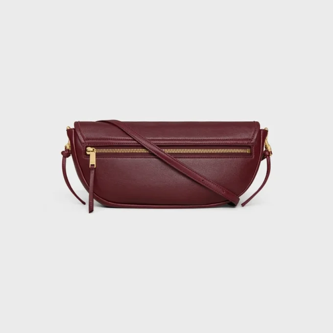 Liten Halfmoon Soft Triomphe i smidigt, glansigt lammskinn Liten Halfmoon Soft Triomphe i smidigt, glansigt lammskinn
