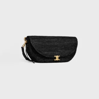 Liten halvmåneformad Soft Triomphe i raffia och lammskinn