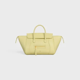 Liten luggage i mjukt, glansigt lammskinn
