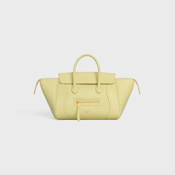 Liten luggage i mjukt, glansigt lammskinn
