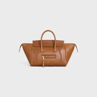 Liten luggage i mjukt, glansigt lammskinn