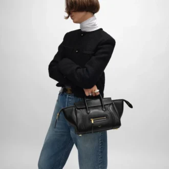 liten luggage i mjukt glansigt lammskinn 2 3 330x330 - Liten luggage i mjukt, glansigt lammskinn
