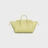 Liten luggage i mjukt, glansigt lammskinn